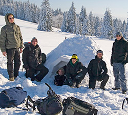 Team Porstendorfer Dächer in Aktion · Iglu Isergebirge